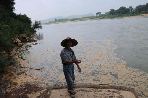 Polluted Le'an River which passes through Dai village