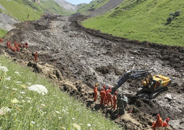 Landslide hits iron ore mine in Xinyuan 
