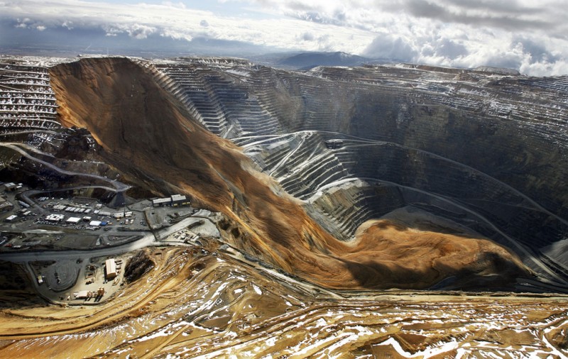 Land slide at Rio Tinto's Bingham Canyon mine